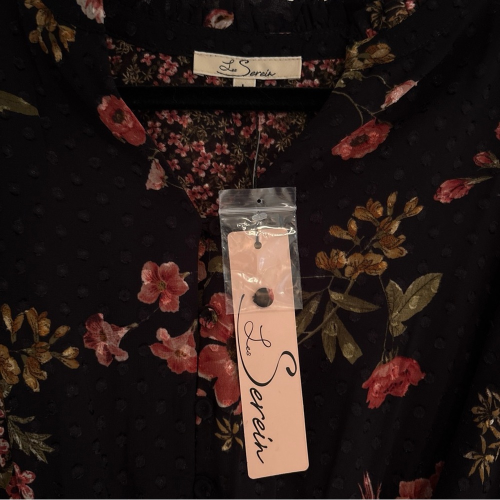 Chic Long Sleeve Floral Dress in Black - Picture 2 of 4